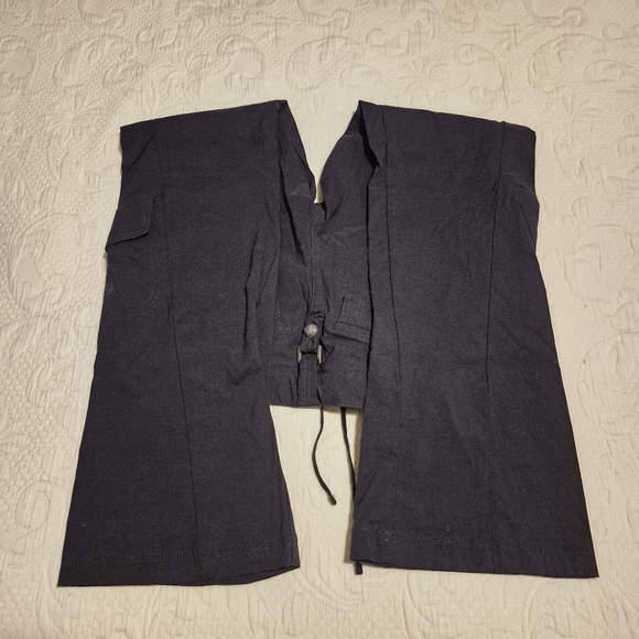 Athleta women's size 2 black leg 1 cargo pocket, 1 zipper pocket pant, EUC - Picture 4 of 10